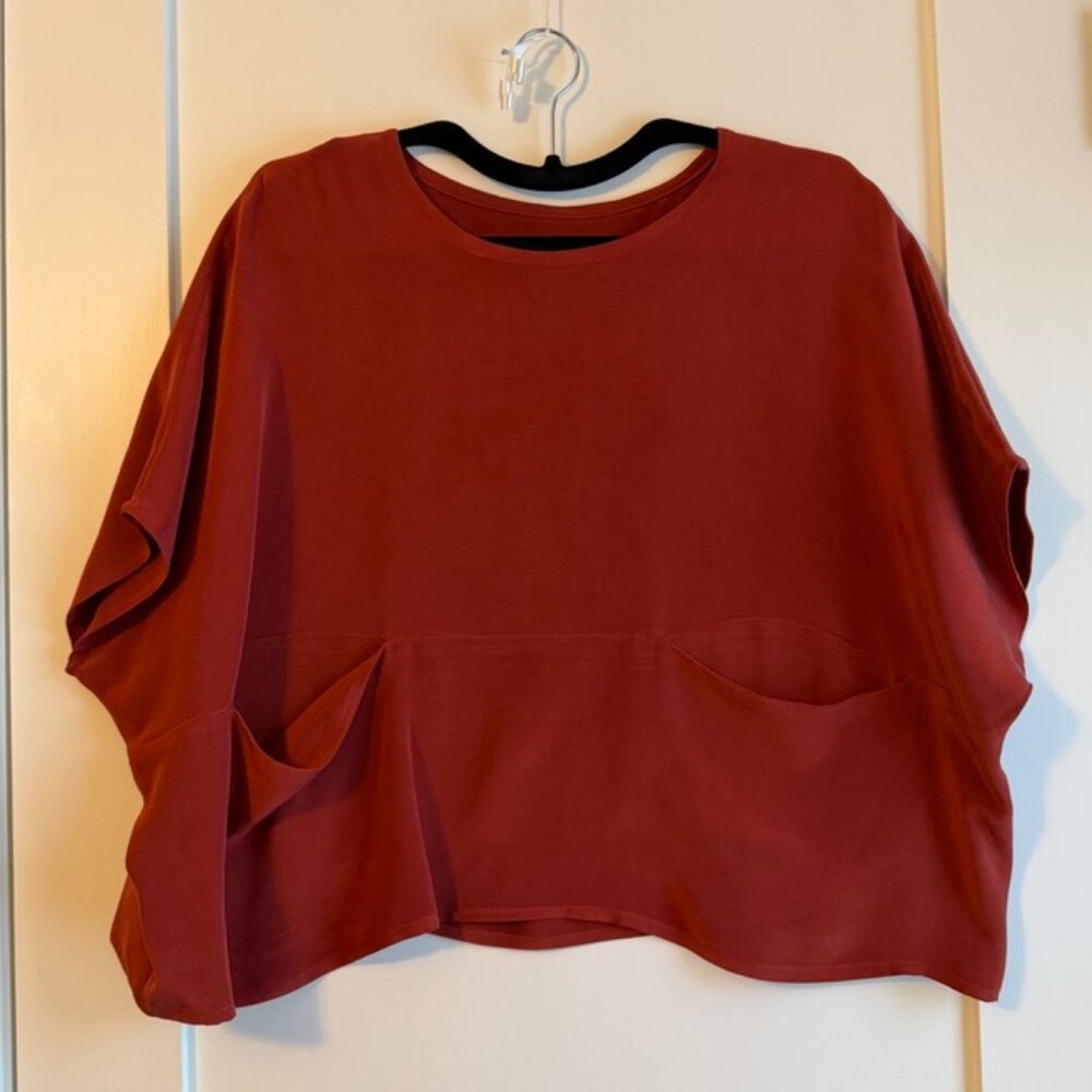 Jamie And The Jones The Pocket Box Top in Silk Crepe Poppy